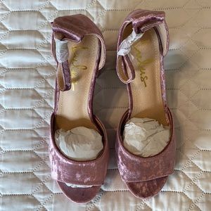 Lulu’s Blush Crushed Velvet Reegan
